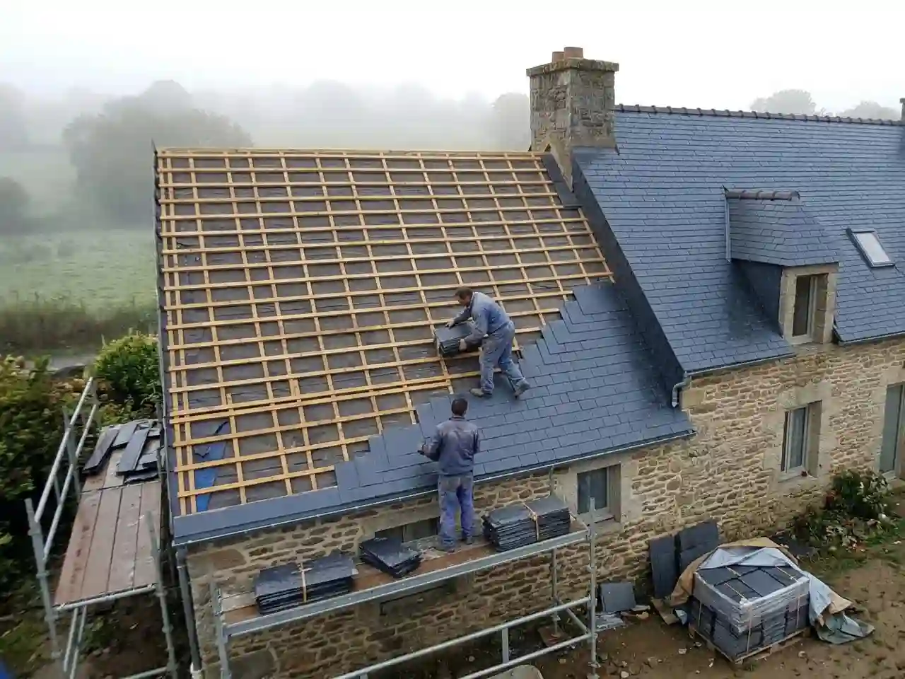 Pose de toiture neuve adaptée au climat humide d'Orvault